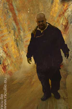 Portret cu strada fluida